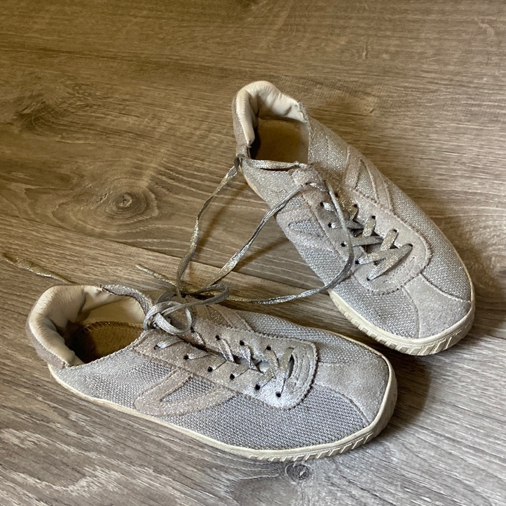 Tretorn silver sneakers
